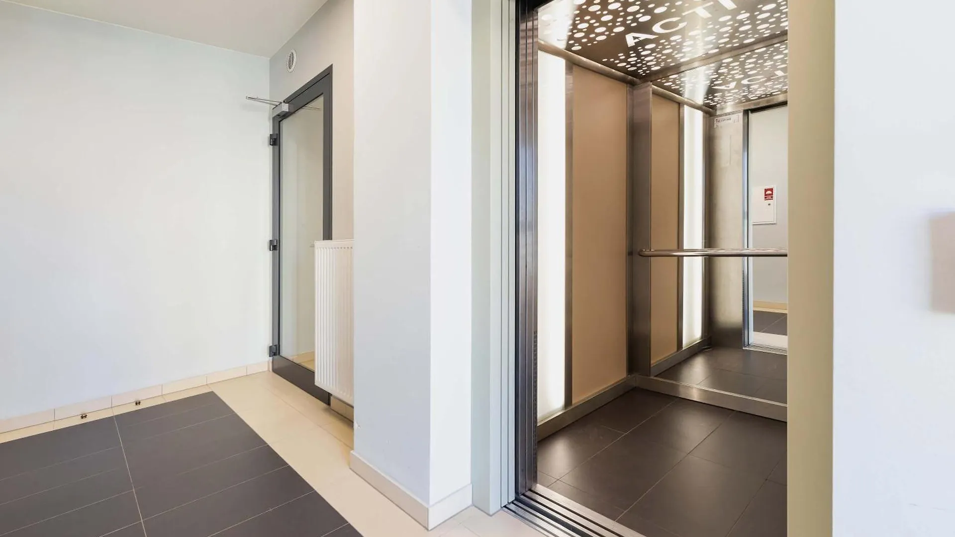 Modern And Bright Apartment With Air Conditioning & Parking By Noclegi Renters Krakow Poland