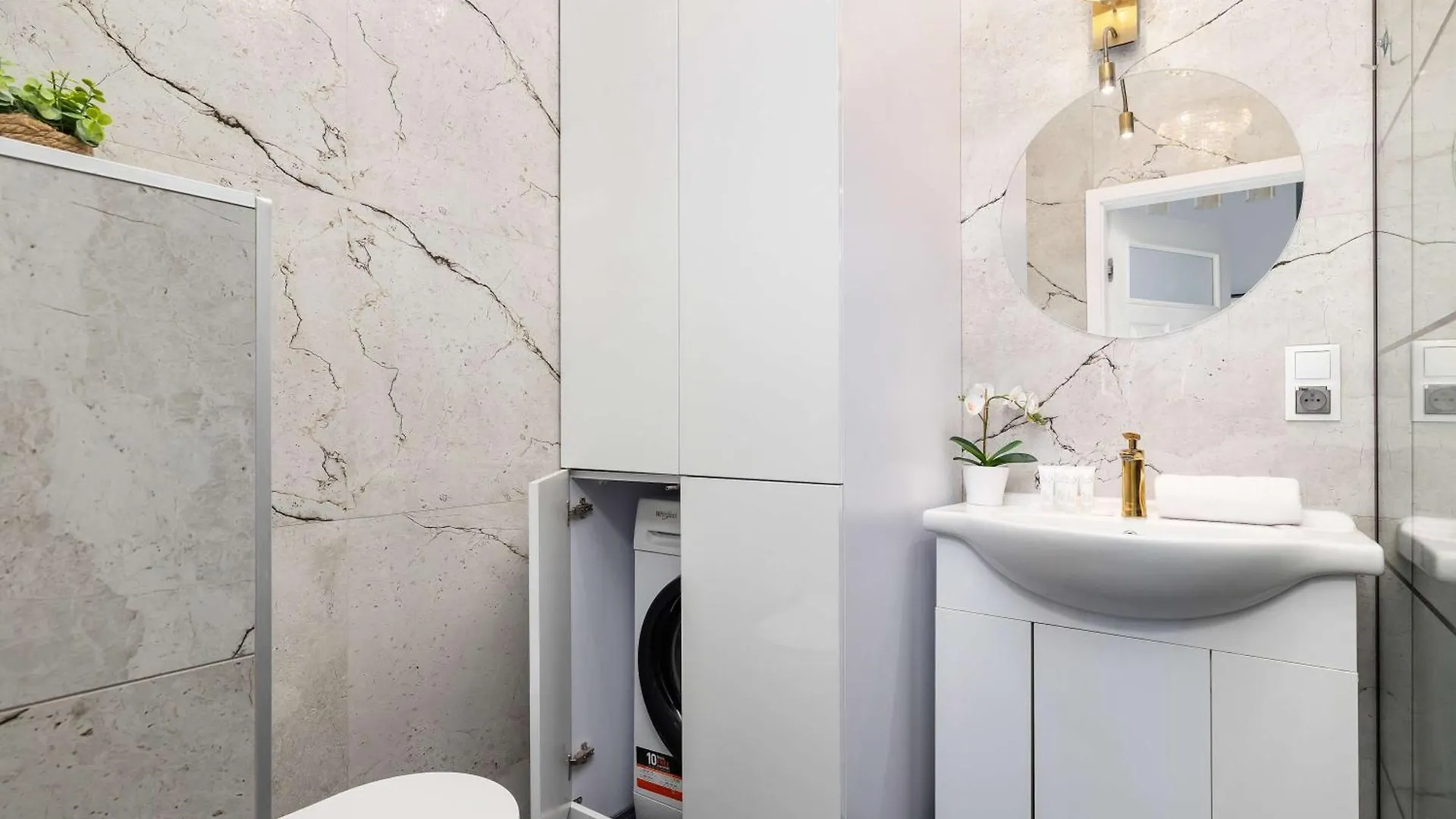 Modern And Bright Apartment With Air Conditioning & Parking By Noclegi Renters Krakow Poland