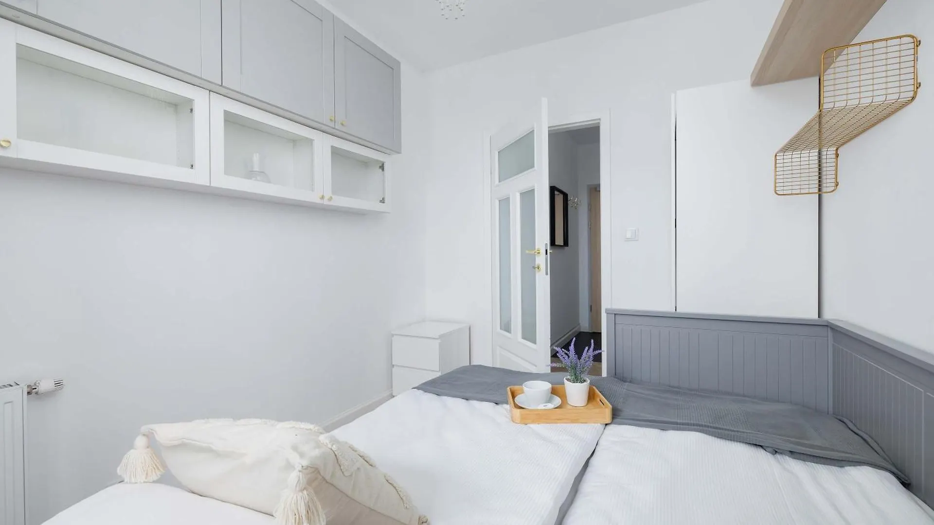 Modern And Bright Apartment With Air Conditioning & Parking By Noclegi Renters Krakow Poland