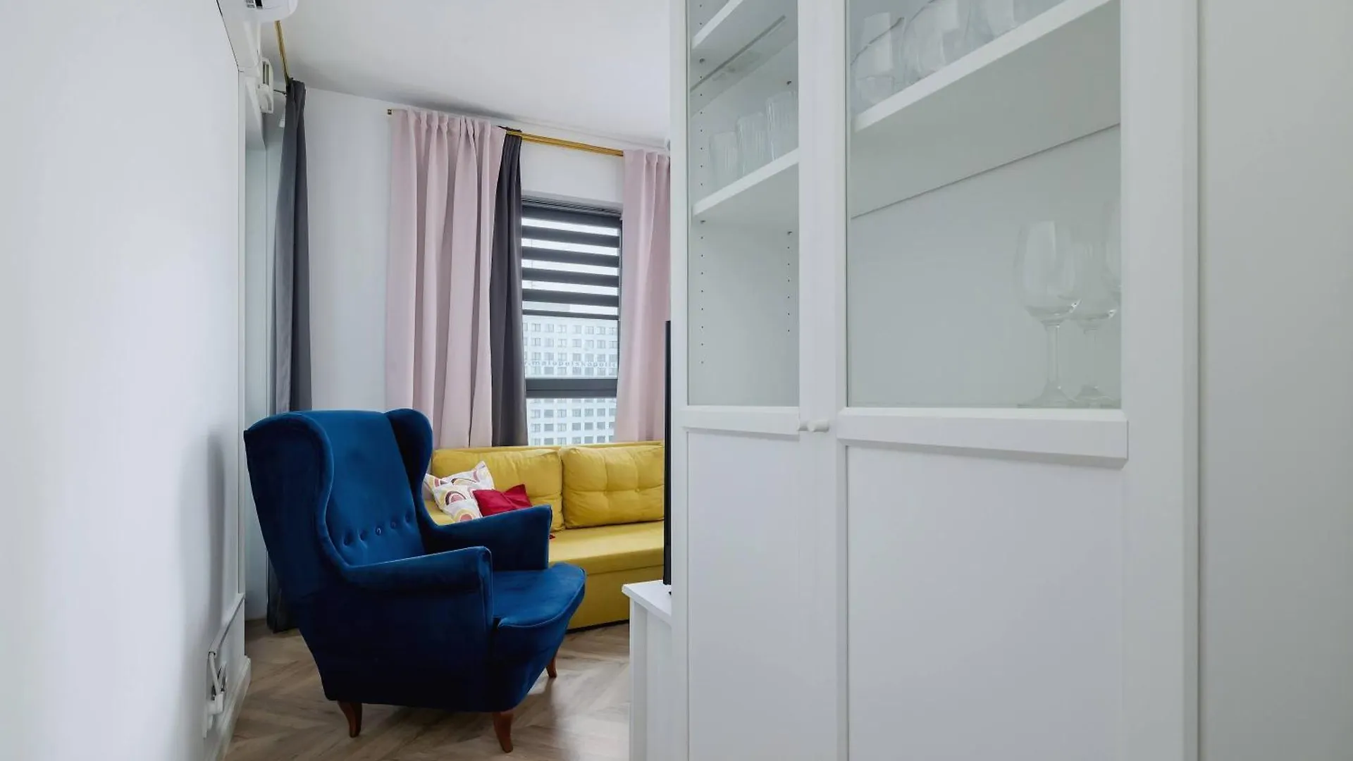 Modern And Bright Apartment With Air Conditioning & Parking By Noclegi Renters Krakow