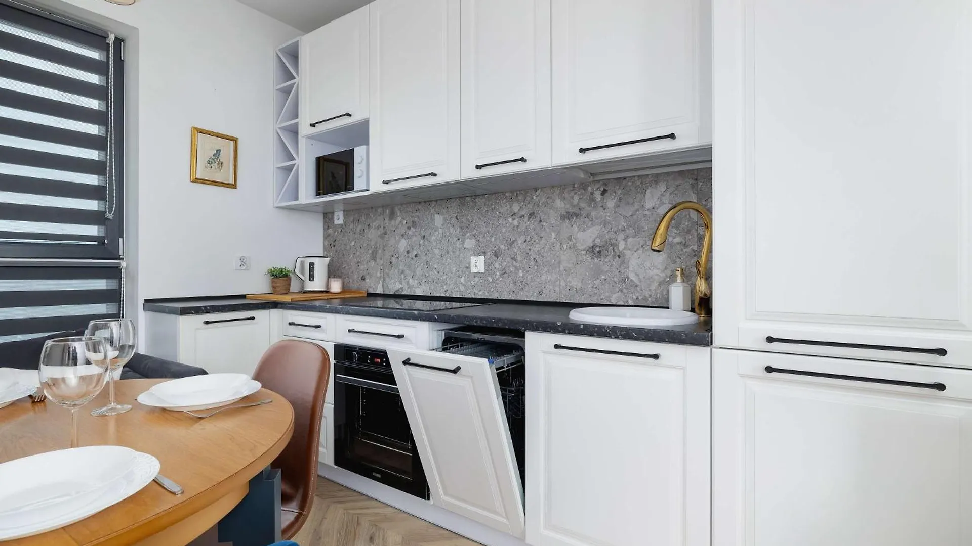Modern And Bright Apartment With Air Conditioning & Parking By Noclegi Renters Krakow