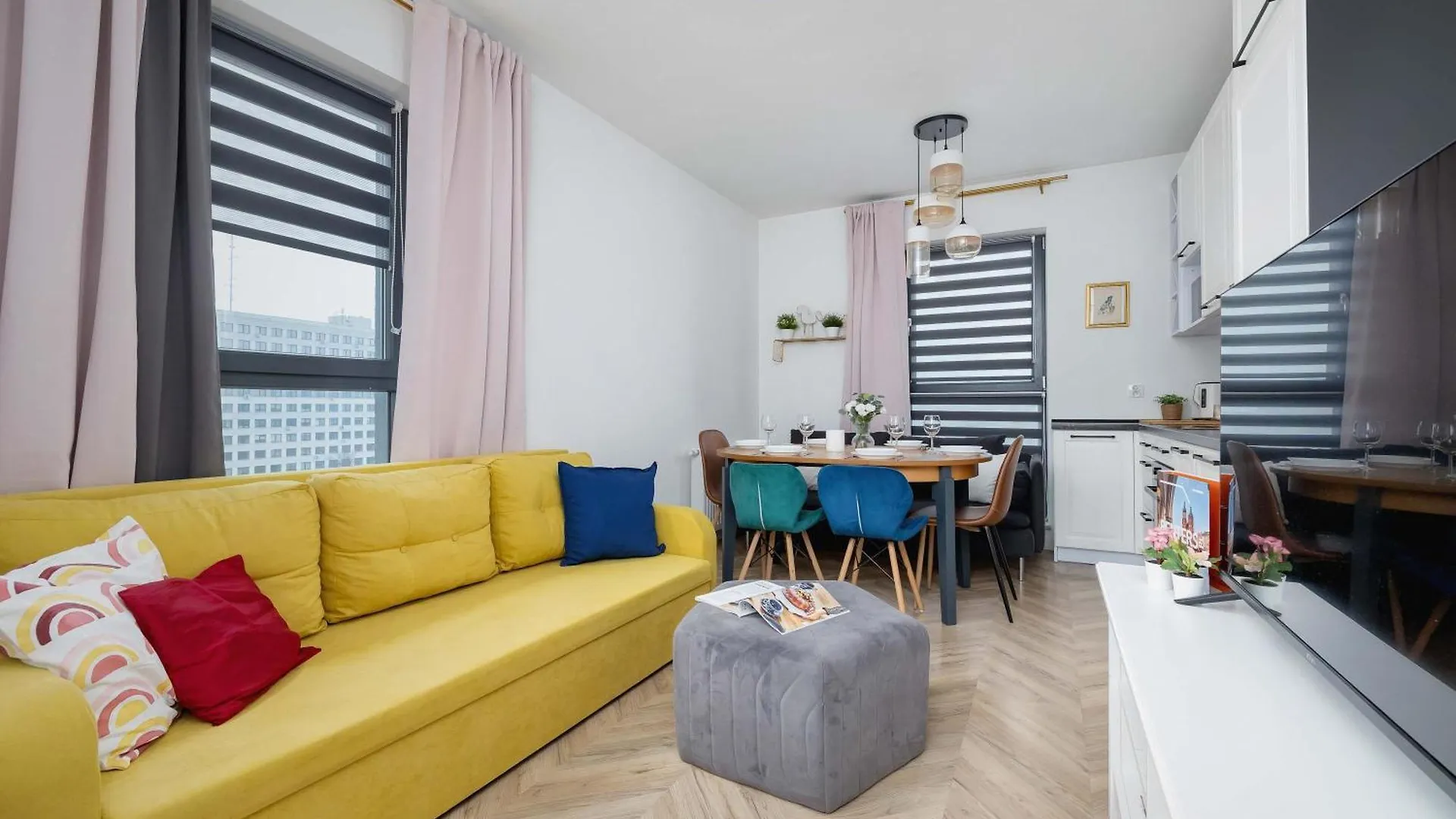 Modern And Bright Apartment With Air Conditioning & Parking By Noclegi Renters Krakow Poland