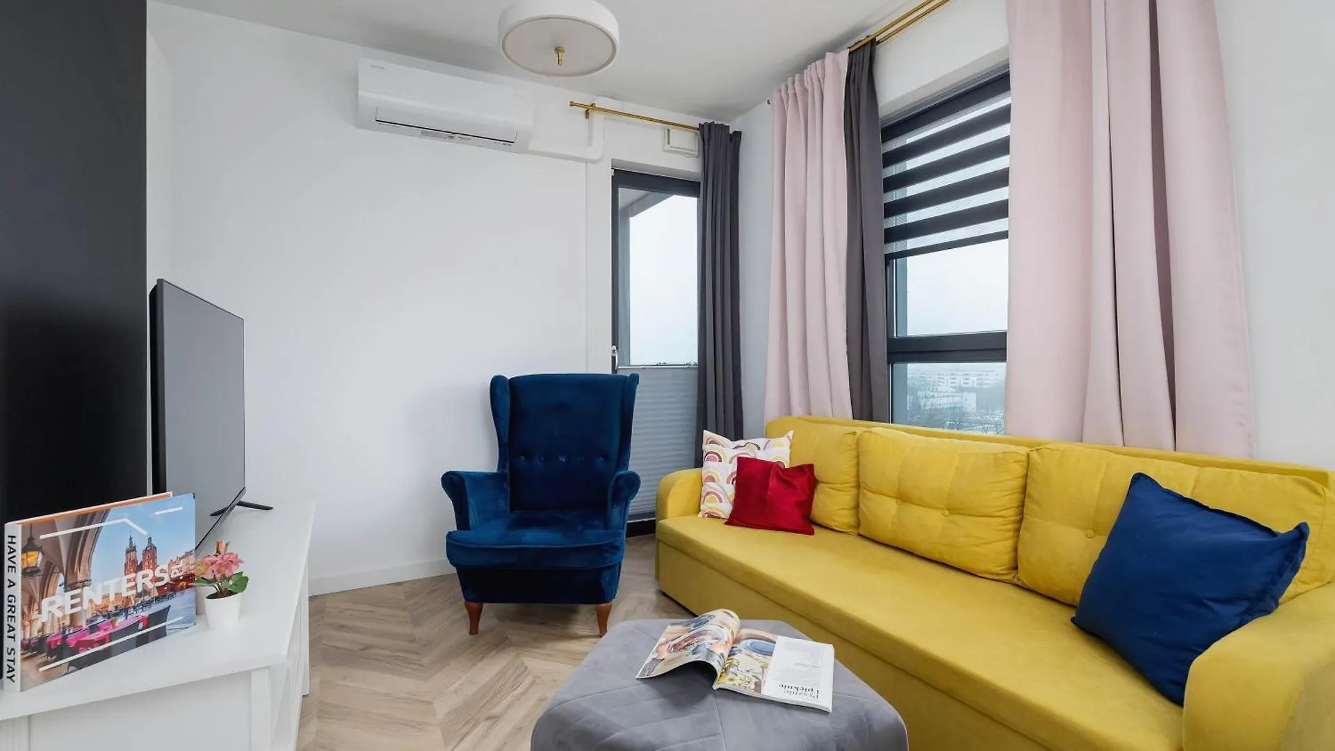 Modern And Bright Apartment With Air Conditioning & Parking By Noclegi Renters Krakow